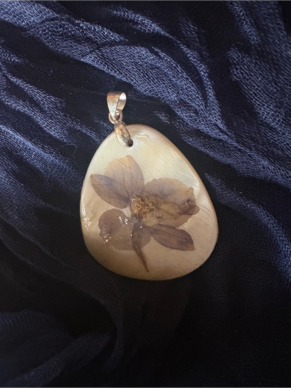 2 Pendants Cream Resin Pendant with Pressed Purple Flower -and solid purple